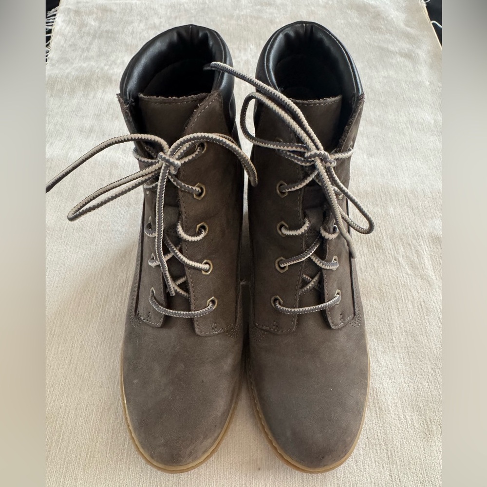 Timberland Gray Nubuck Wedge Boots. 
Size 7 Great relived condition - Picture 2 of 10